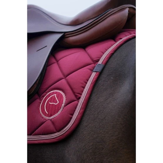 EQUITHÈME Schabracke Badge Springen Schwarz Warmblut 9 EQUITHÈME Schabracke Badge Springen Schwarz Warmblut – Bild 7