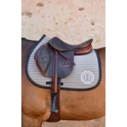 Harcour Schabracke Karembar Springen Burgunderrot Warmblut 27 Harcour Schabracke Karembar Springen Burgunderrot Warmblut -Reitsportbedarf Verkäufe harcour karembar juin 22 taupe 3.4531bb