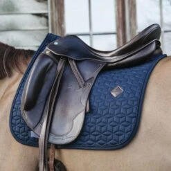 Kentucky Horsewear Kentucky Schabracke Basic Dressur Weiß Warmblut -Reitsportbedarf Verkäufe kentucky zadeldekje basic dressuur navy.6f4bda