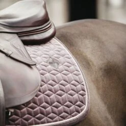 Kentucky Horsewear Kentucky Schabracke Velvet Springen Bordeaux Warmblut -Reitsportbedarf Verkäufe kentucky zadeldekje velvet springen lichtpaars 1.93d273