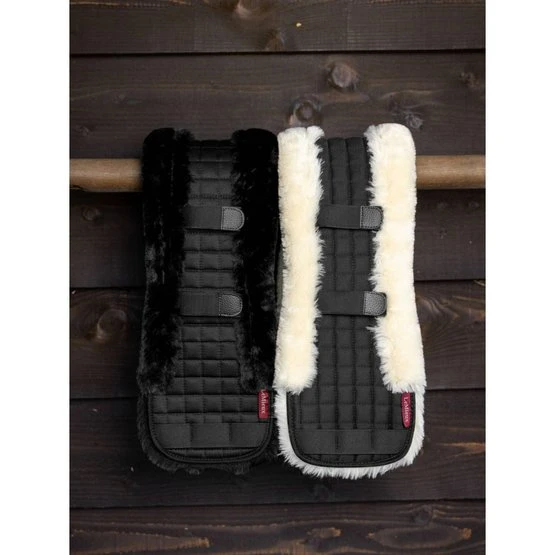 LeMieux Sattelgurtschoner Simuwool Dressur Schwarz 4 LeMieux Sattelgurtschoner Simuwool Dressur Schwarz – Bild 2