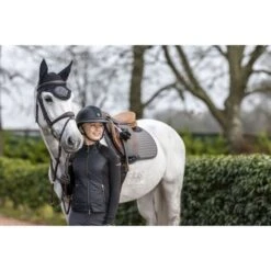 LeMieux Schabracke Self-Cool Grip EuroJump Springen Weiß L (Warmblut) 23 LeMieux Schabracke Self-Cool Grip EuroJump Springen Weiß L (Warmblut) -Reitsportbedarf Verkäufe lmx g0a9718 hr.48a386 1